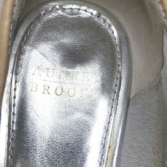 Audrey Brooke Cameo Loafers 6M Silver/Tan comfort - Picture 3 of 6